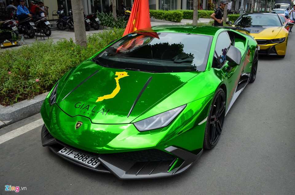 Cường Đô La cùng đoàn siêu xe diễu hành trên phố Sài Gòn